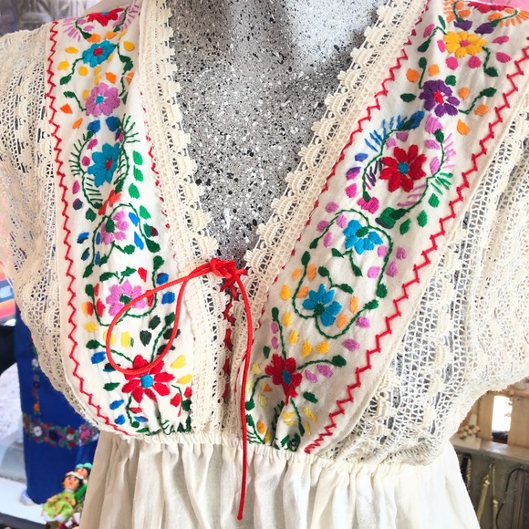 Mexican Embroidered Top Cream Multicolor Floral - Picture 3 of 6